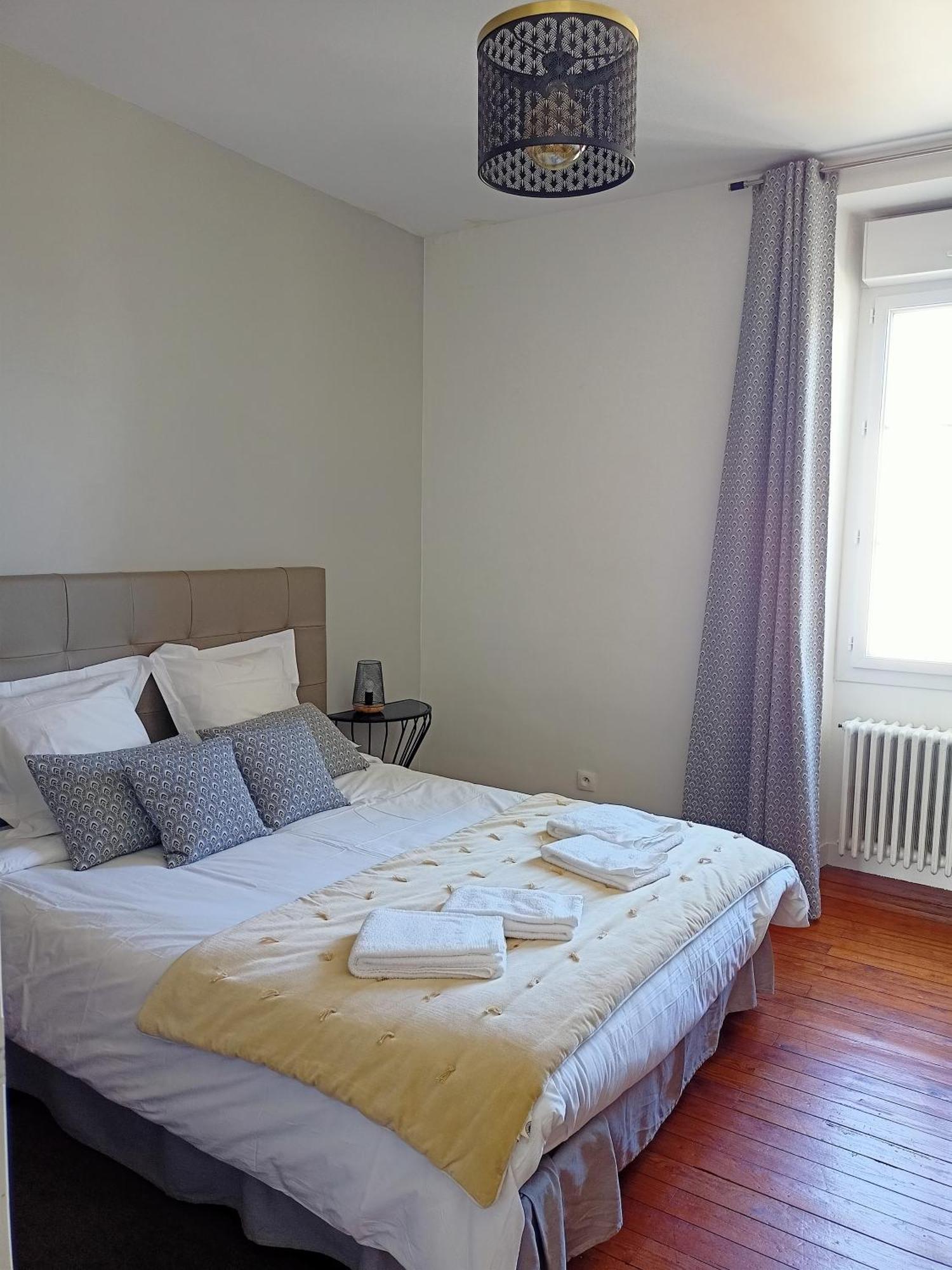 Les Suites Angevines Angers Esterno foto